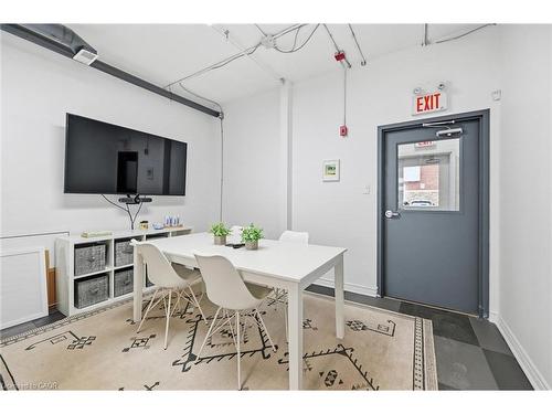 394 Almas Common, Burlington, ON - Indoor Photo Showing Dining Room