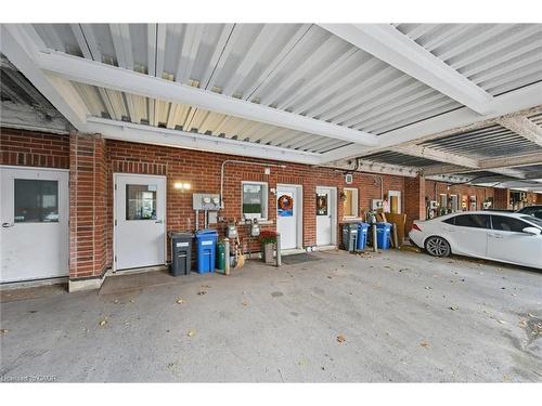 394 Almas Common, Burlington, ON - Indoor Photo Showing Garage