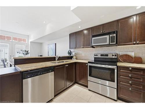 394 Almas Common, Burlington, ON - Indoor Photo Showing Kitchen With Double Sink