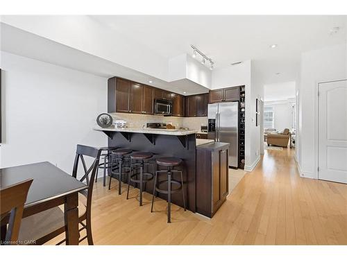 394 Almas Common, Burlington, ON - Indoor Photo Showing Other Room