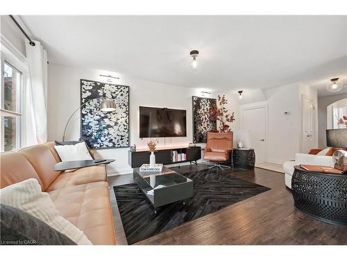 140 Veronica Drive, Kitchener, ON - Indoor Photo Showing Living Room