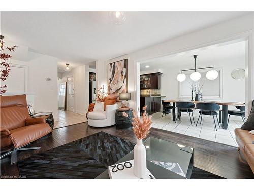 140 Veronica Drive, Kitchener, ON - Indoor Photo Showing Living Room