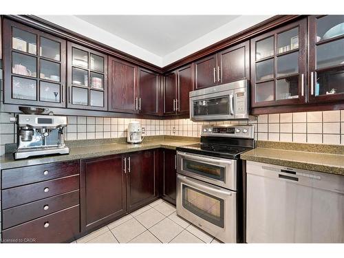 140 Veronica Drive, Kitchener, ON - Indoor Photo Showing Kitchen