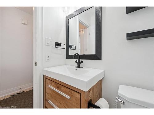 140 Veronica Drive, Kitchener, ON - Indoor Photo Showing Bathroom