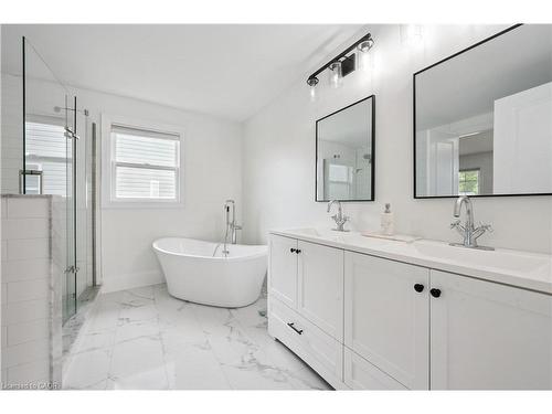140 Veronica Drive, Kitchener, ON - Indoor Photo Showing Bathroom
