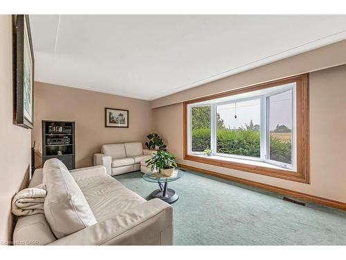 70 Sawmill Road, Caledonia, ON - Indoor Photo Showing Living Room