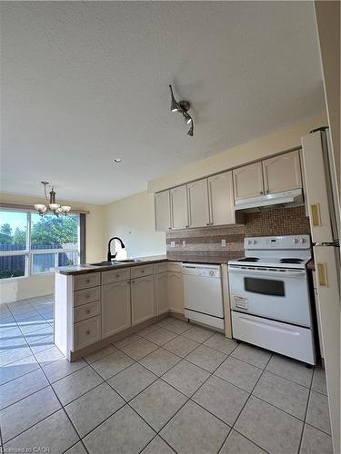 76 Templewood Drive, Kitchener, ON - Indoor Photo Showing Kitchen