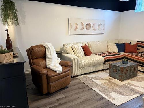 657 Windham Road 14, Simcoe, ON - Indoor Photo Showing Living Room