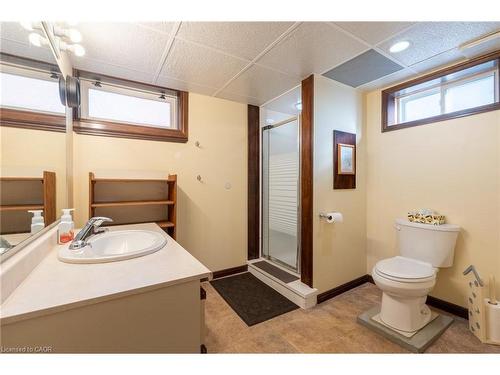 173 West 23Rd Street, Hamilton, ON - Indoor Photo Showing Bathroom