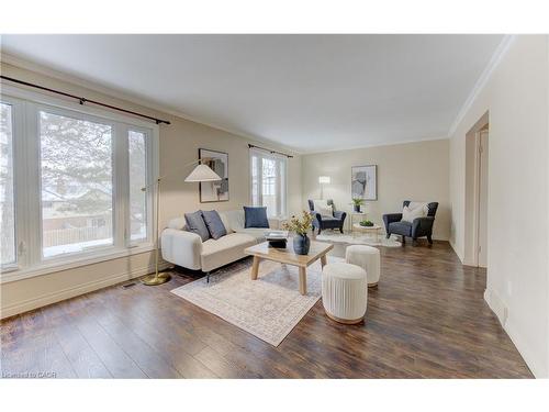 F-88 Mcdougall Road, Waterloo, ON - Indoor Photo Showing Living Room