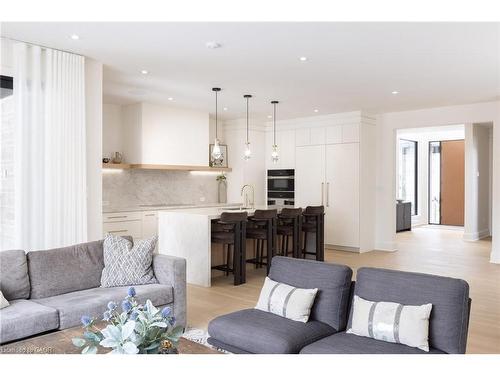 540 Patricia Drive, Oakville, ON - Indoor Photo Showing Living Room