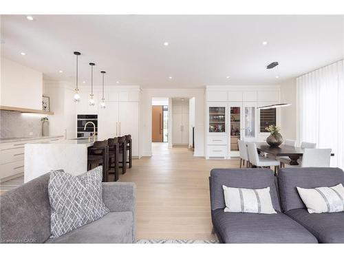 540 Patricia Drive, Oakville, ON - Indoor Photo Showing Living Room