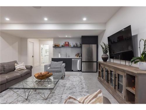 540 Patricia Drive, Oakville, ON - Indoor Photo Showing Living Room