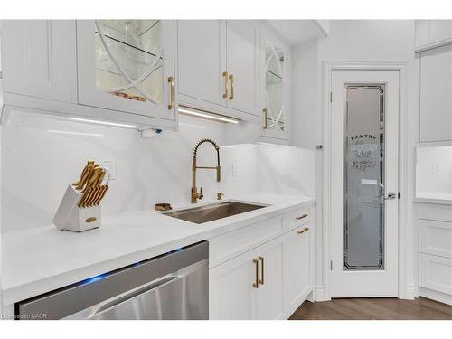 122 Shoreview Place, Stoney Creek, ON - Indoor Photo Showing Kitchen