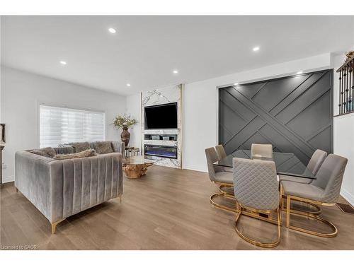 122 Shoreview Place, Stoney Creek, ON - Indoor Photo Showing Living Room