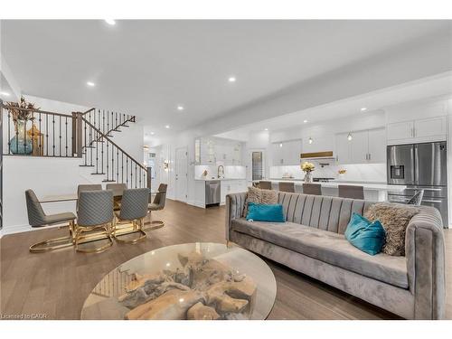 122 Shoreview Place, Stoney Creek, ON - Indoor Photo Showing Living Room
