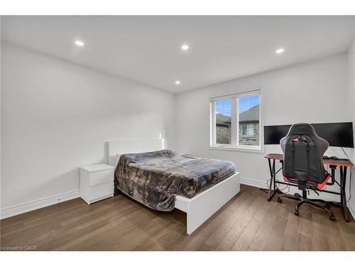 122 Shoreview Place, Stoney Creek, ON - Indoor Photo Showing Bedroom