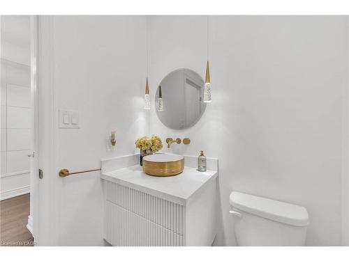 122 Shoreview Place, Stoney Creek, ON - Indoor Photo Showing Bathroom