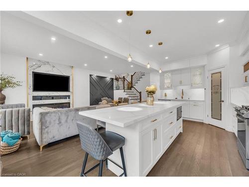 122 Shoreview Place, Stoney Creek, ON - Indoor Photo Showing Kitchen With Upgraded Kitchen