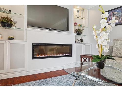 510 Fenwick Place, Burlington, ON - Indoor With Fireplace