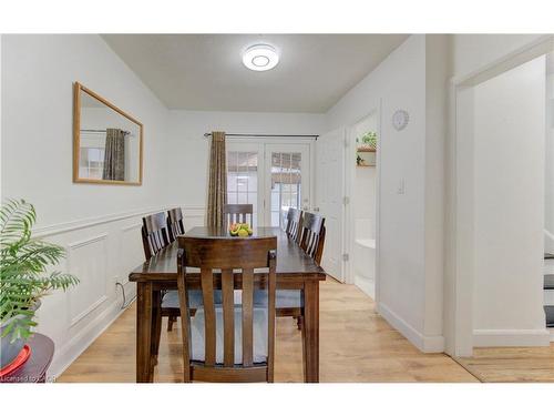 569 Stirling Avenue S, Kitchener, ON - Indoor Photo Showing Dining Room