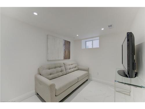 569 Stirling Avenue S, Kitchener, ON - Indoor