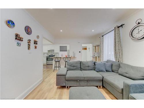 569 Stirling Avenue S, Kitchener, ON - Indoor Photo Showing Living Room