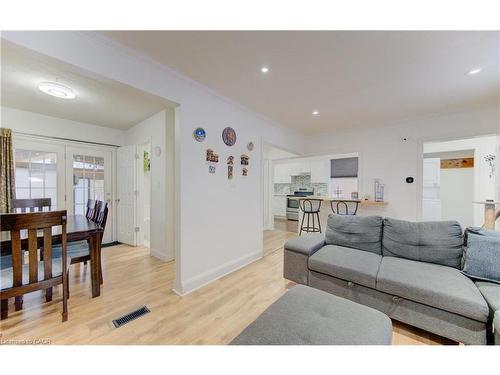 569 Stirling Avenue S, Kitchener, ON - Indoor Photo Showing Living Room