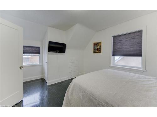 569 Stirling Avenue S, Kitchener, ON - Indoor Photo Showing Bedroom
