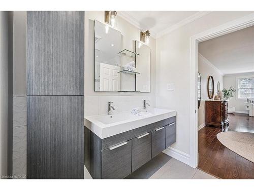 4069 Lakeshore Road, Burlington, ON - Indoor Photo Showing Bathroom