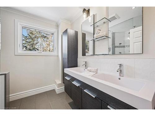4069 Lakeshore Road, Burlington, ON - Indoor Photo Showing Bathroom