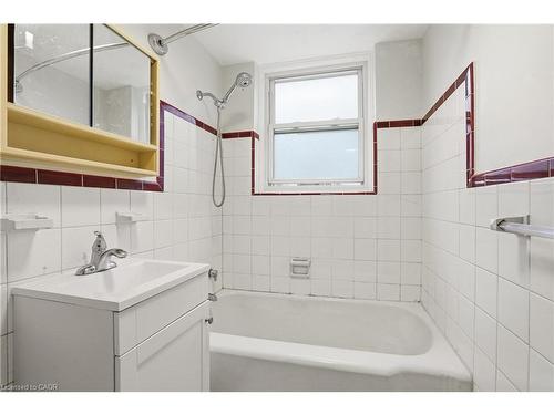 9-4 Robinson Street, Hamilton, ON - Indoor Photo Showing Bathroom