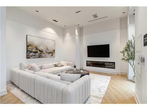 1109-2088 James Street, Burlington, ON - Indoor Photo Showing Living Room