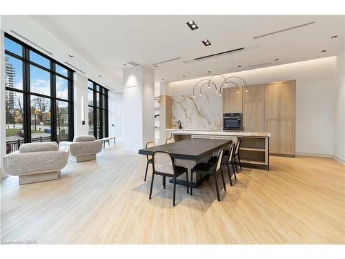 1109-2088 James Street, Burlington, ON - Indoor Photo Showing Dining Room