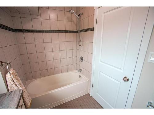 B-489 East Avenue, Kitchener, ON - Indoor Photo Showing Bathroom