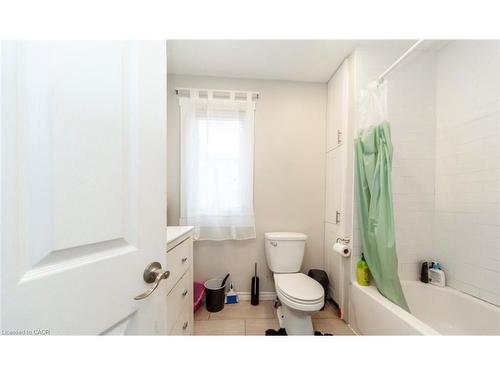 13 Robins Avenue, Hamilton, ON - Indoor Photo Showing Bathroom