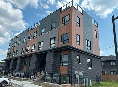 103-6705 Cropp Street, Niagara Falls, ON - Outdoor