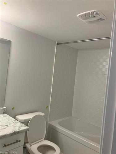 103-6705 Cropp Street, Niagara Falls, ON - Indoor Photo Showing Bathroom