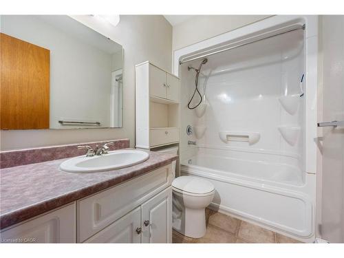 5-10 Montclair Crescent, Simcoe, ON - Indoor Photo Showing Bathroom