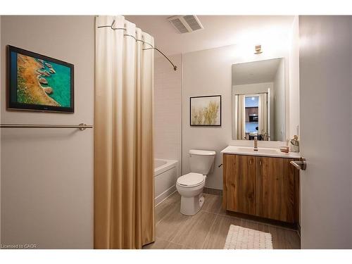711-25 Wellington Street S, Kitchener, ON - Indoor Photo Showing Bathroom