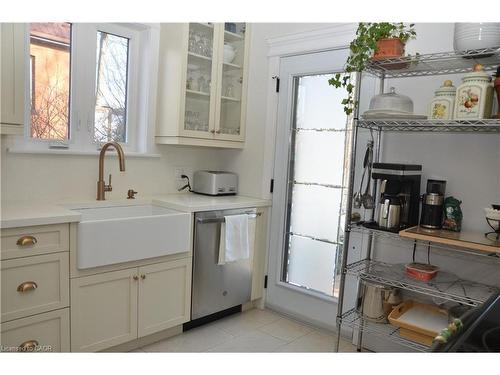25 Fairmount Avenue, Hamilton, ON - Indoor Photo Showing Kitchen