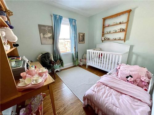 25 Fairmount Avenue, Hamilton, ON - Indoor Photo Showing Bedroom