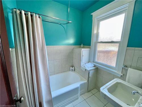 25 Fairmount Avenue, Hamilton, ON - Indoor Photo Showing Bathroom