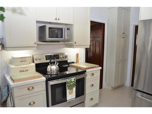 25 Fairmount Avenue, Hamilton, ON - Indoor Photo Showing Kitchen