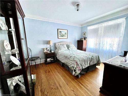 25 Fairmount Avenue, Hamilton, ON - Indoor Photo Showing Bedroom