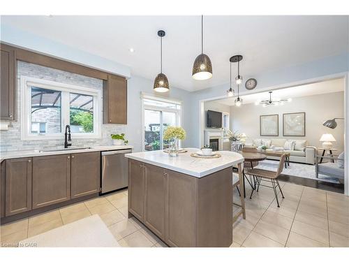 19 Mcknight Avenue, Waterdown, ON - Indoor Photo Showing Kitchen With Upgraded Kitchen