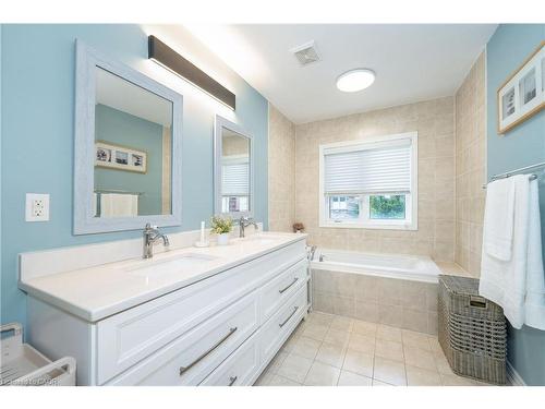 19 Mcknight Avenue, Waterdown, ON - Indoor Photo Showing Bathroom