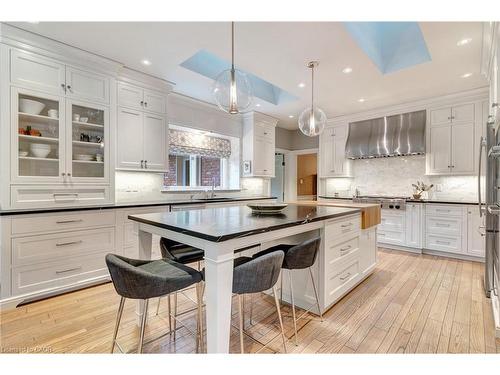 22 Deerpath Court, Cambridge, ON - Indoor Photo Showing Kitchen With Upgraded Kitchen