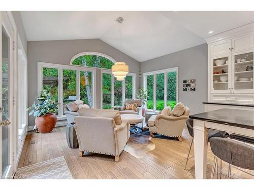 22 Deerpath Court, Cambridge, ON - Indoor Photo Showing Living Room