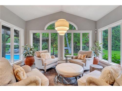 22 Deerpath Court, Cambridge, ON - Indoor Photo Showing Living Room